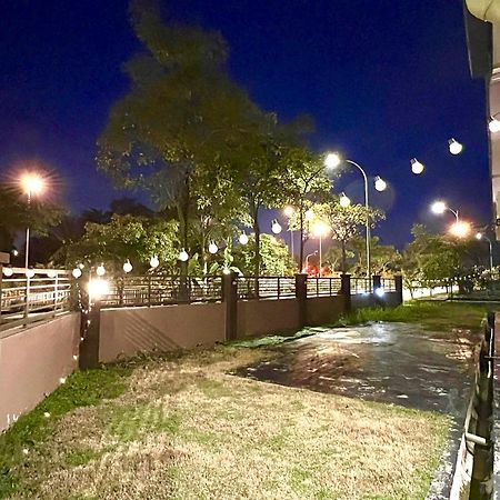 Quayside Cove Homestay - Corner House, Shah Alam Rimbayu Netflix Syok Tv Bbq Exterior photo