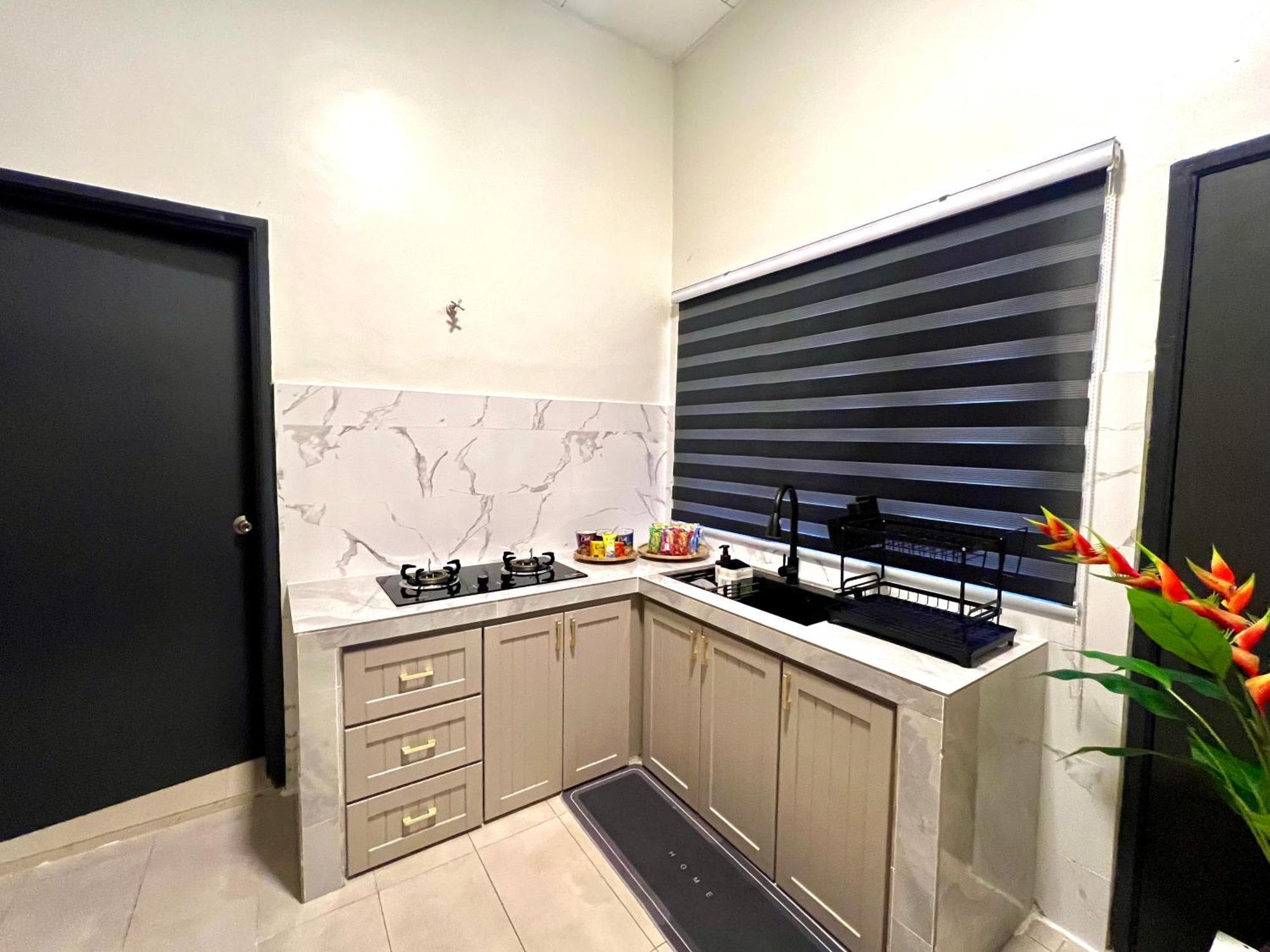 Quayside Cove Homestay - Corner House, Shah Alam Rimbayu Netflix Syok Tv Bbq Exterior photo