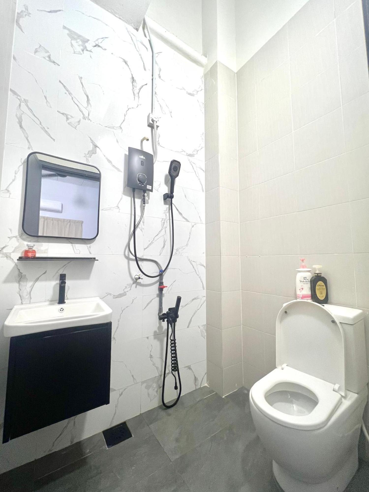 Quayside Cove Homestay - Corner House, Shah Alam Rimbayu Netflix Syok Tv Bbq Exterior photo